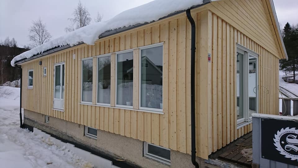 Kledning av tre på hus